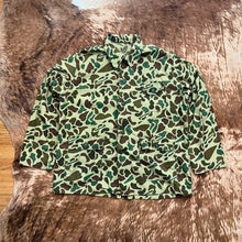 Load image into Gallery viewer, Vintage duck camo flannel Sz L (secondhand)