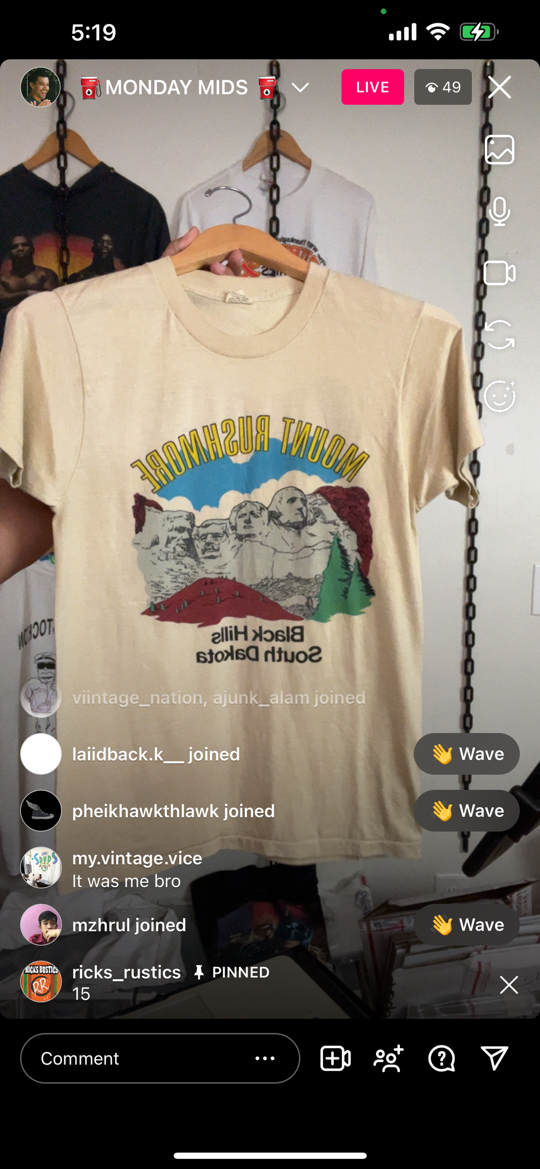Vtg Mount Rushmore shirt (secondhand)