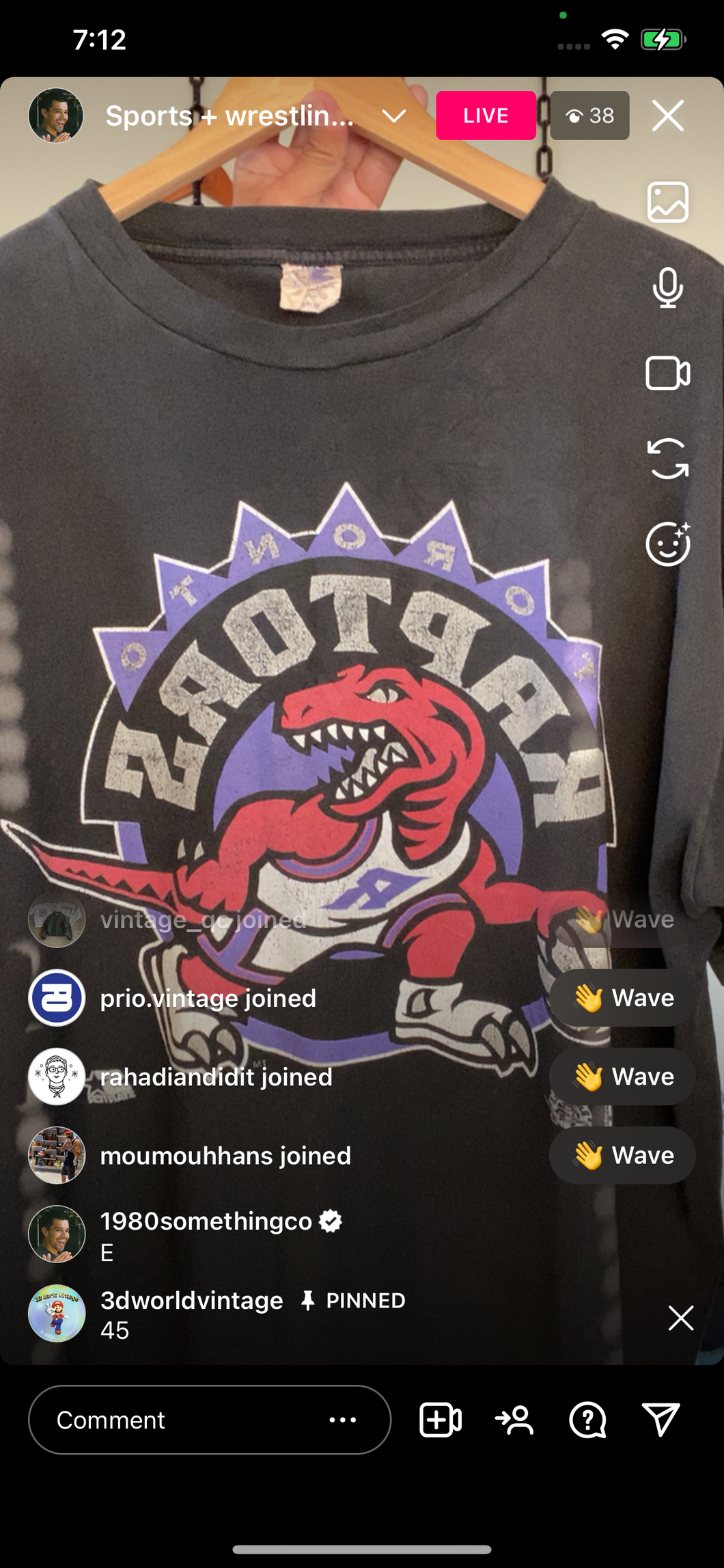Vtg Raptors shirt (secondhand)